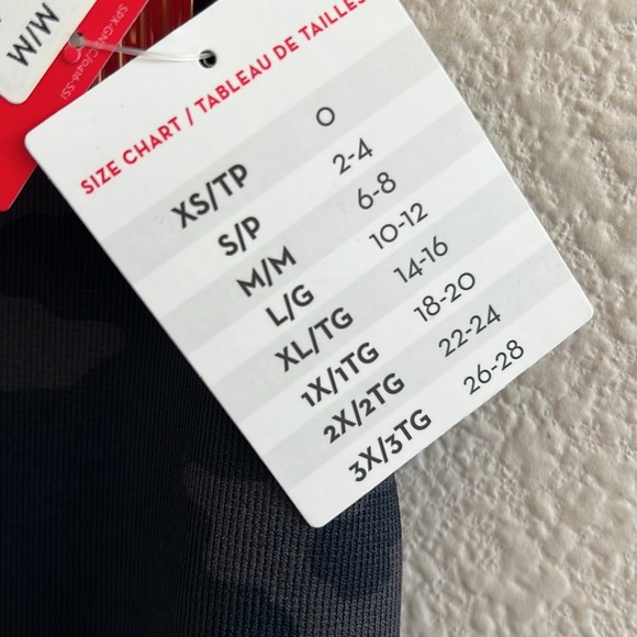 NWT Spanx Look at Me Now Seamless Leggings Black Camo Medium - Picture 11 of 13